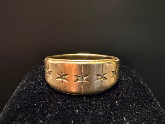 Vintage ladies 14k yellow gold star-engraved celestial band ring